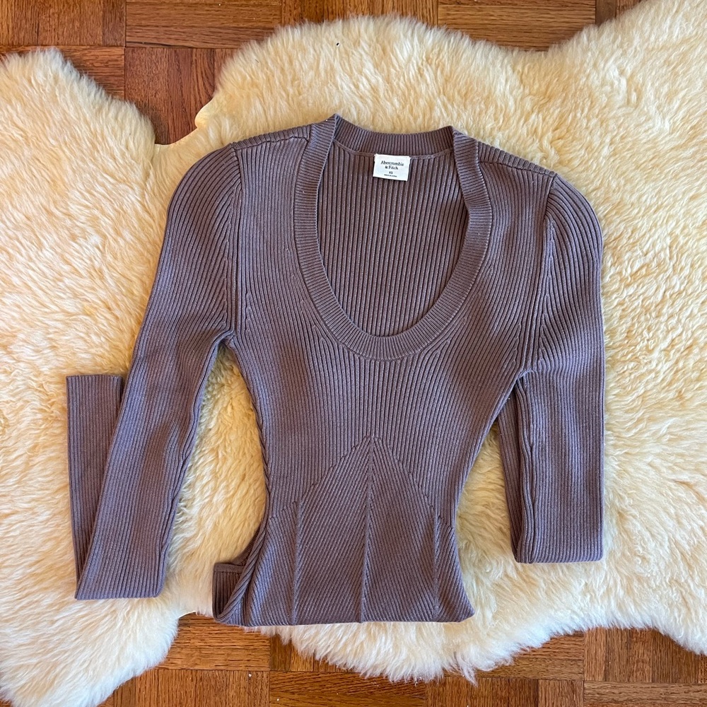 Abercrombie & Fitch Long Sleeve Slim Scoopneck
Sweater Bodysuit - Light Brown